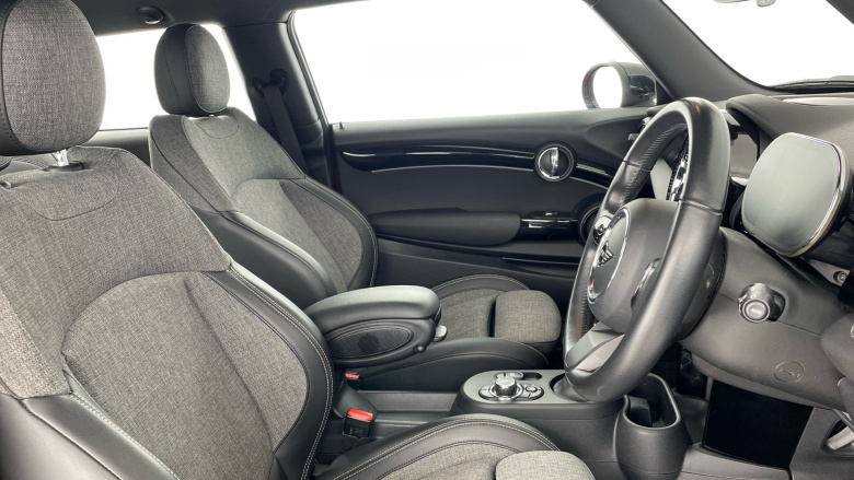 MINI Hatchback 135kW Cooper S Level 2 33kWh 3dr Auto Electric Hatchback